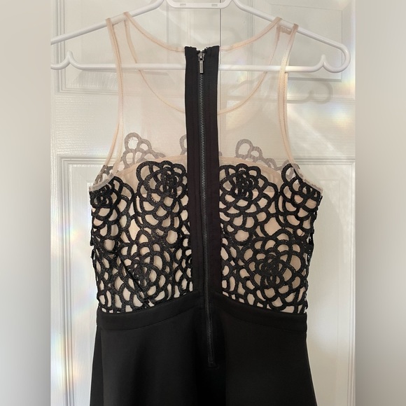 BEBE Black/Cream Dress - Picture 3 of 6